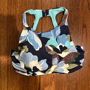 Athleta Maldives bikini top in excellent condition.